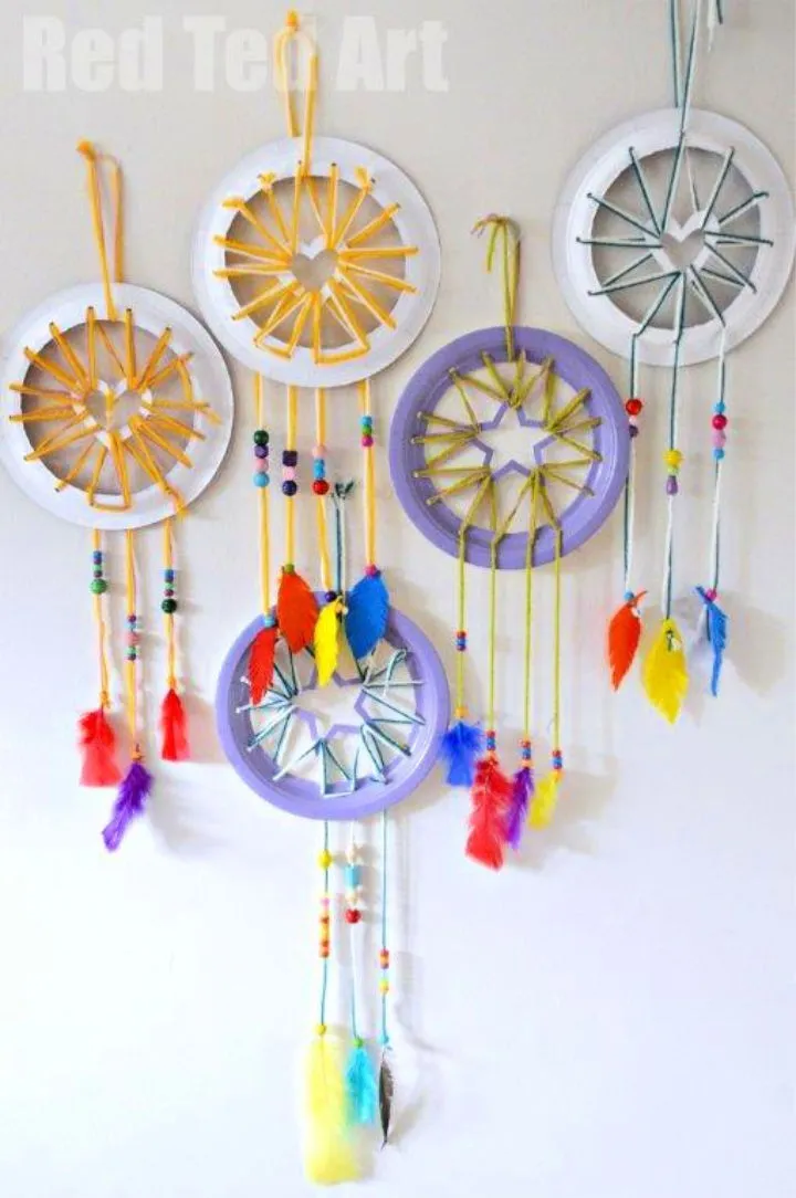 How to Create a Dreamcatcher Using Paper Plates