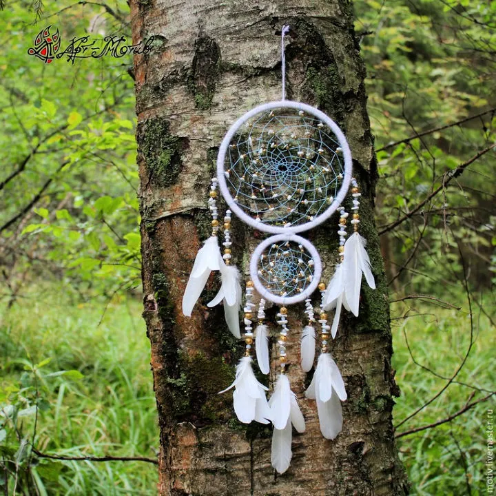 Making Indian-Styled Dream Catcher
