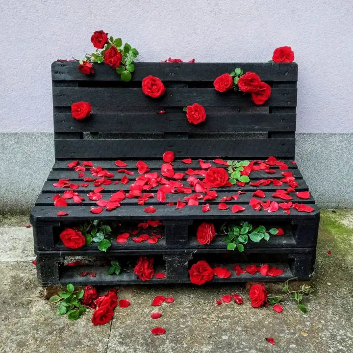 Pallet Bench for Romantic Setting
