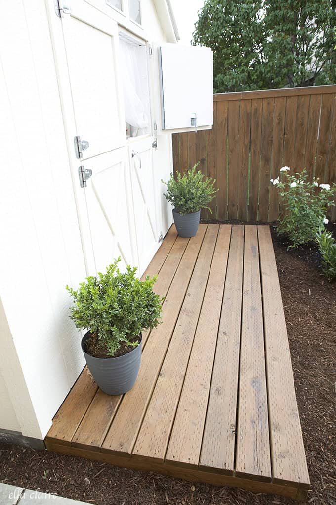 Small and Easy Outdoor Pallet Floor